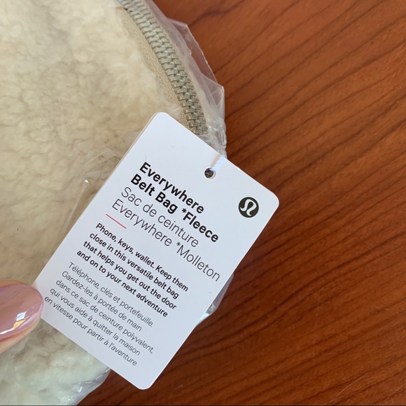 Lululemon Everywhere Belt Bag Fleece Sherpa Natural Ivory Fanny Pack Purse NWT - Picture 6 of 7